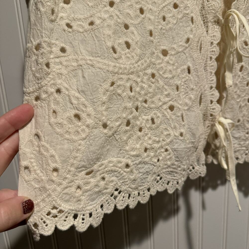 Democracy Cream Lace Tie Front Top Cotton Size Large - Picture 2 of 7
